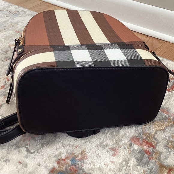 Classic Fashion backpack purse w/ matching wallet - Picture 6 of 13